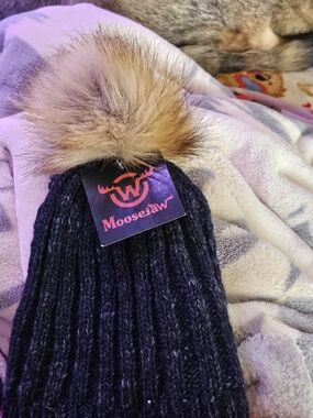 Moosejaw Navy Ribbed Knit Beanie with Brown Faux-Fur Pom NWT